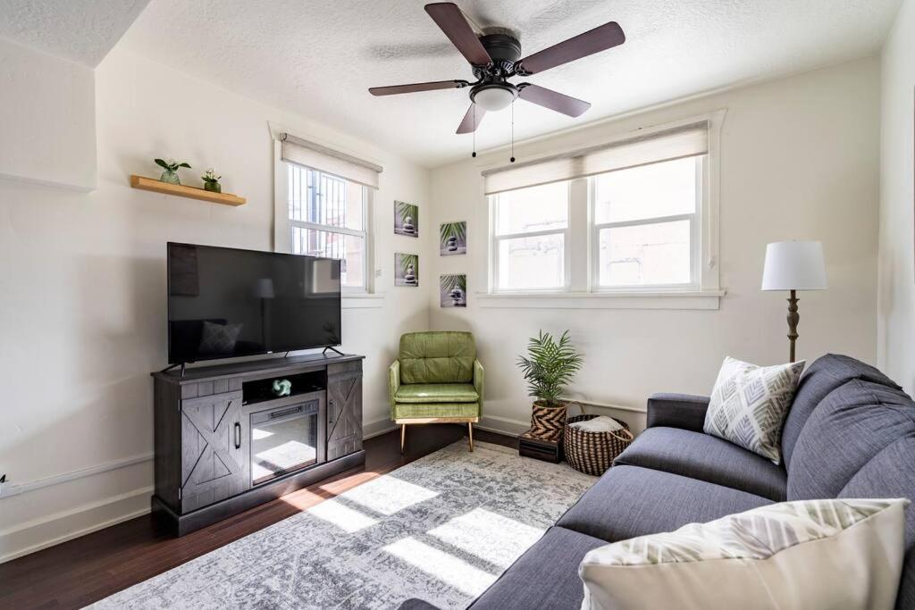 Apartment Lady Madonna Sage Flat